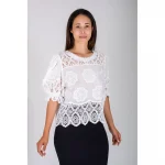 Blusa perforada cuello halter, bajo fantasía. - Imagen 6